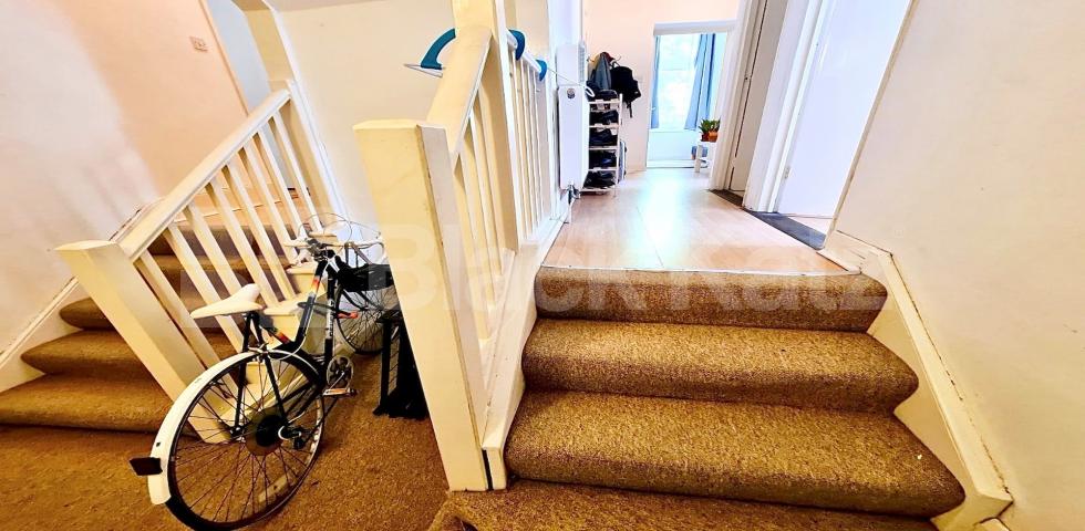 			NEW INSTRUCTION, 3 Bedroom, 1 bath, 1 reception Flat			 Hillmarton Road, HILLMARTON CONSERVATION